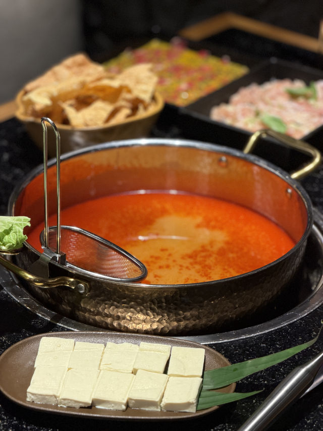 北京也能吃到現舂的！雲南野果酸湯火鍋，一口酸到景邁山