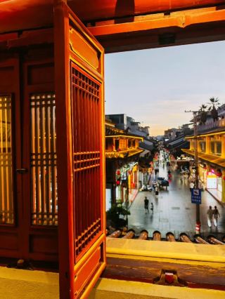 Night tour of Tonghai Ancient City, a millennium-old residence filled with the warmth of everyday life