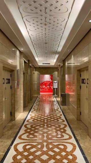 A must-stay in Zhengzhou! Enjoy stunning night views from the 360° revolving restaurant at Yuehai Hotel