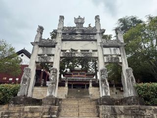 The Xishui Confucian Temple was first built in the Northern Song Dynasty. It was destroyed by war at the end of the Yuan Dynasty and rebuilt on the original site in the seventh year of Hongwu in the Ming Dynasty (1374). It was subsequently repaired and expanded during the Xuande, Zhengtong, Hongzhi, Zhengde, Jiajing and Tianqi periods, becoming a complete architectural complex of the county seat at that time.