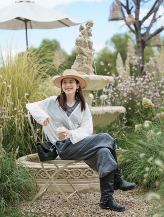 Stay here for your outdoor photoshoot in Yichang! The Lichee Hotel Wanda Riverside is amazing