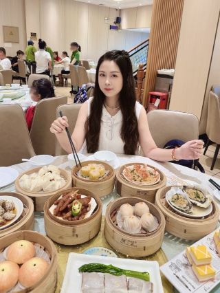 First stop for Macau travelers heading north on holiday ~ dim sum first 🫖