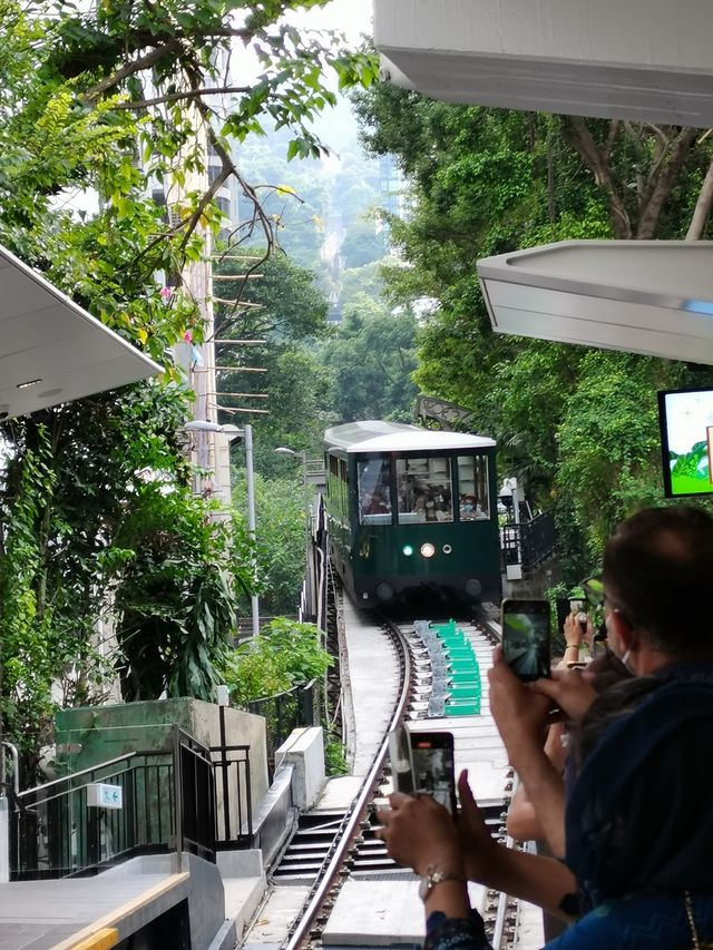 山頂纜車｜白色歐式車站｜白加道