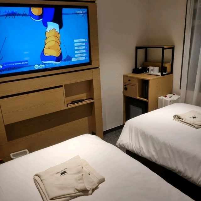High tech hotel check-in with Robots and Dino