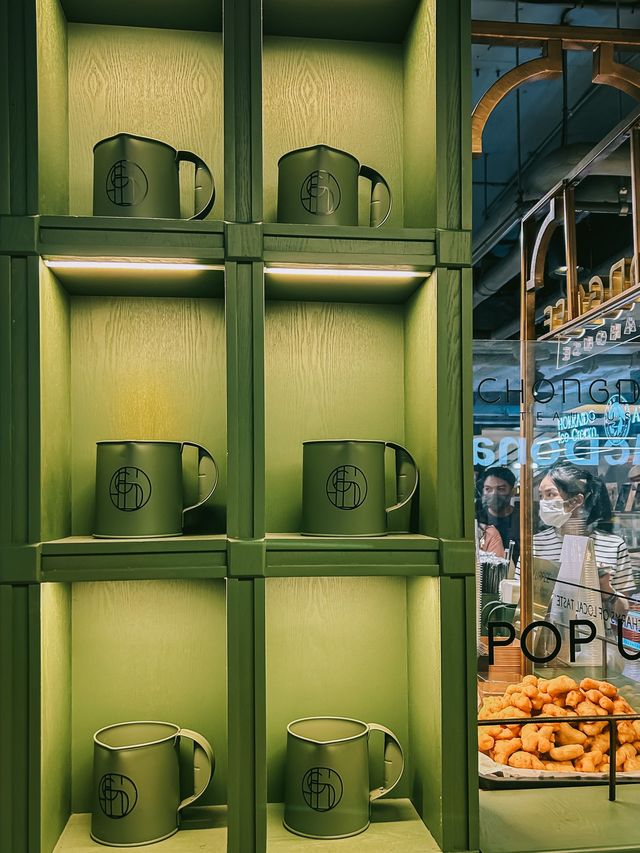 สเลอปี้ชาไทยปั่นที่ Chongdee teahouse เซนลาดฯ
