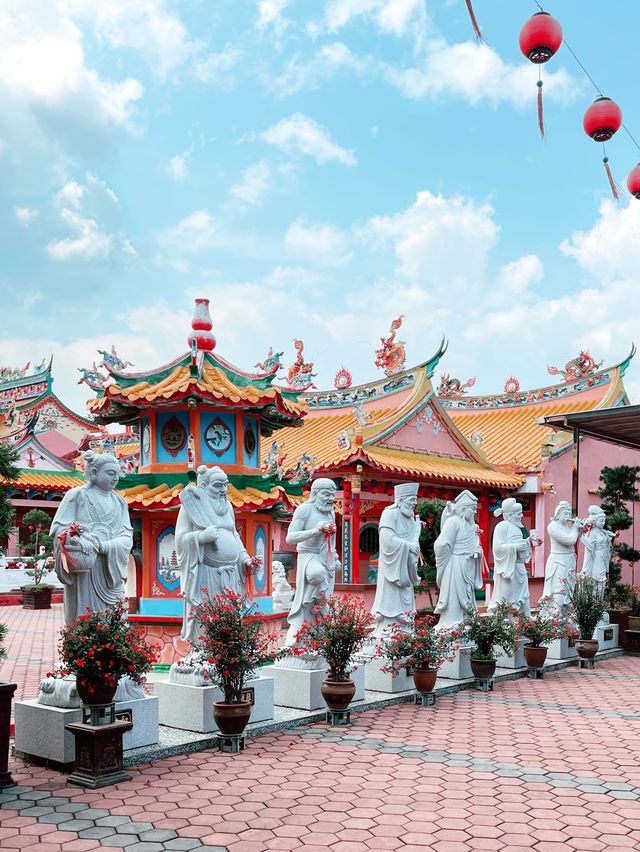 8 different Chinese Temples in One Locations