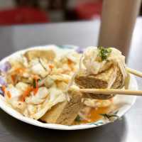 值得排隊的超保水美味臭豆腐