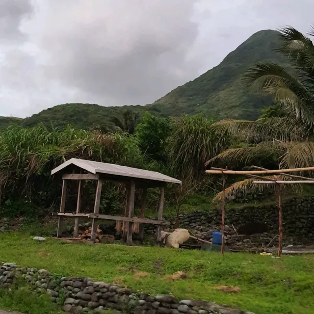 看海發呆，蘭嶼處處是涼亭。