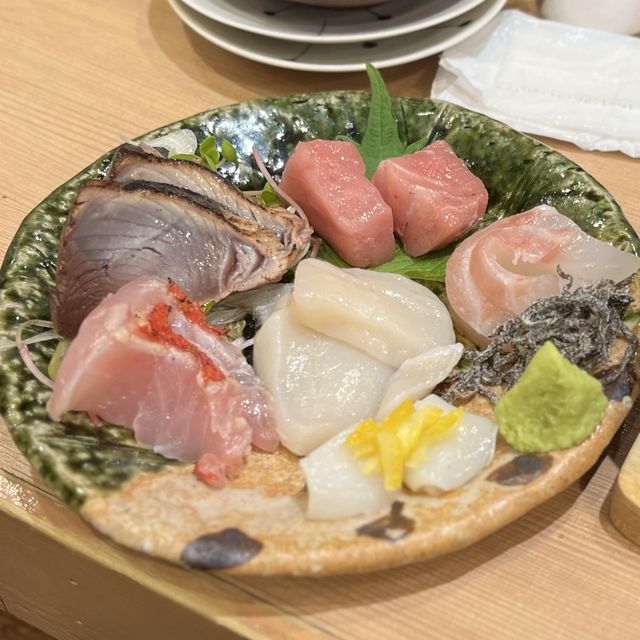 【大阪・東梅田】お一人様歓迎！創作料理の立ち飲み処「大衆呑処 サカグラ」