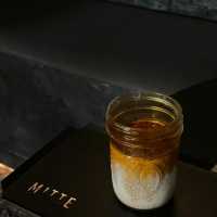 Mitte Coffee | คาเฟ่โทนดาร์ท สุดมินิมอล
