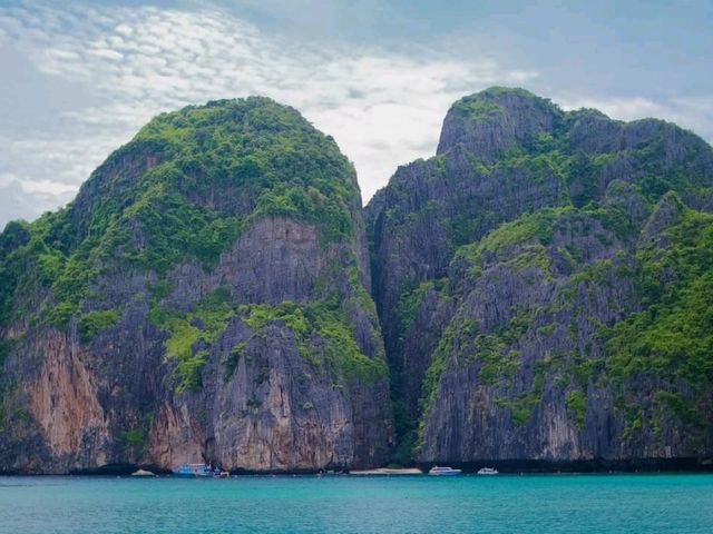 อ่าวมาหยา (Maya Bay) เกาะแสนสวย