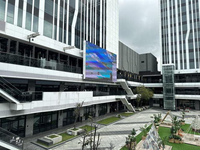 🎨 台中大里藝術廣場 - 藝術的繽紛殿堂 🌟🌎