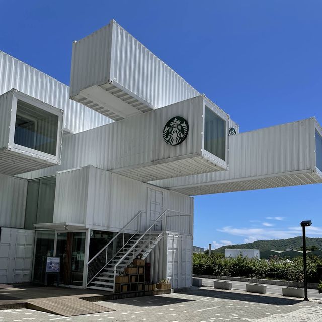 吸睛貨櫃屋星巴克