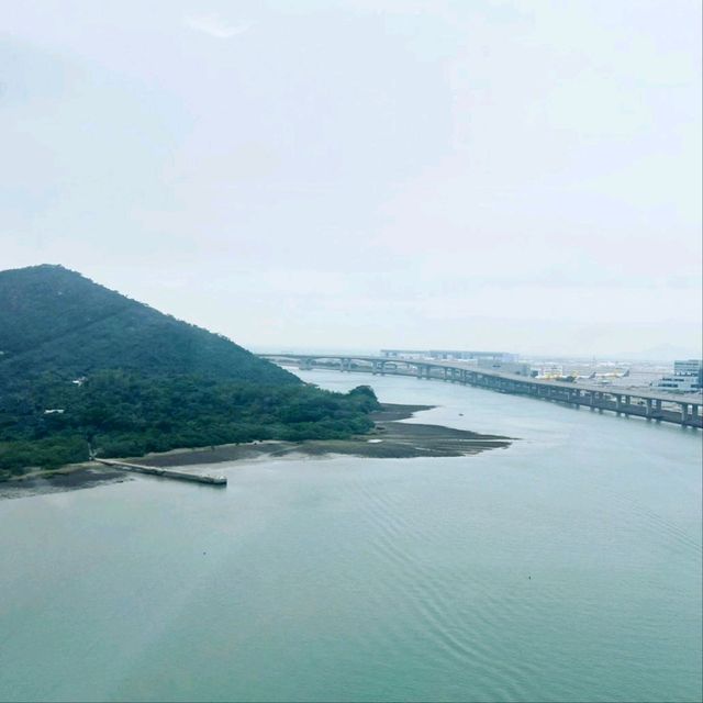昂坪360的纜車，由高空打開，香港大嶼山！