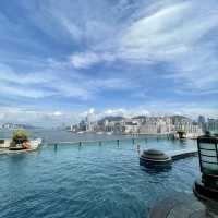 房間及泳池都擁有無敵維港海景酒店