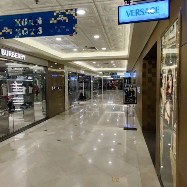 Luxury Shopping Mall in Hanoi