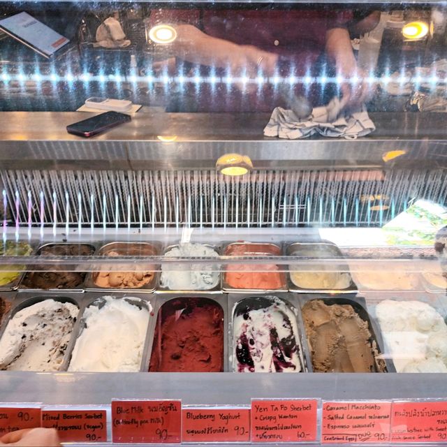🍑🍒 JING JING Ice-cream Bar and Café