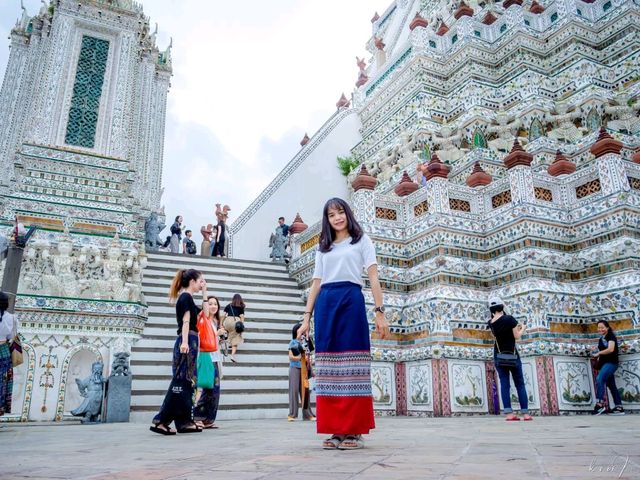 นั่งเรือเที่ยววัดอรุณกันค่ะ