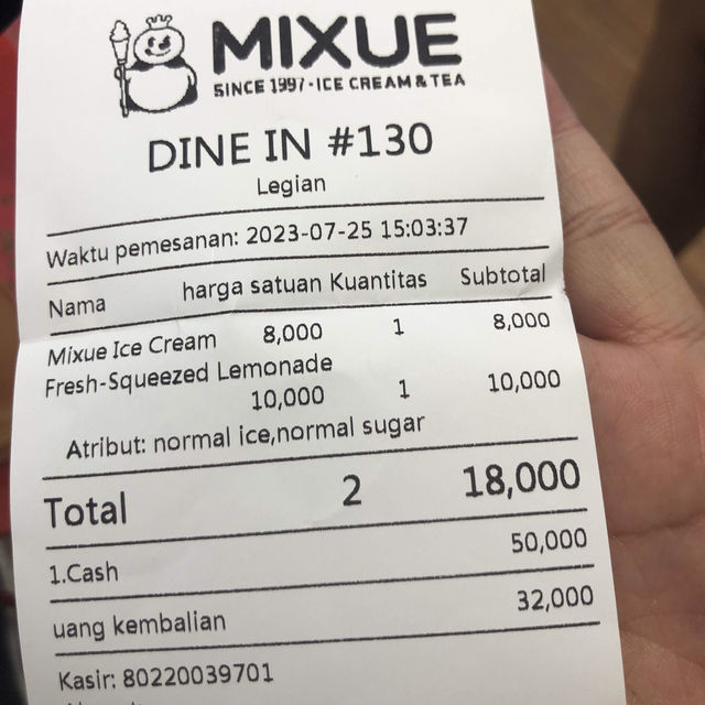 只要0.5美金，在樂姜街歇個腳，吃大支霜淇淋、吹冷氣、上廁所： Mixue Premium Legian