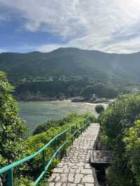 Summer Hiking to the beach (Big Wave Bay)