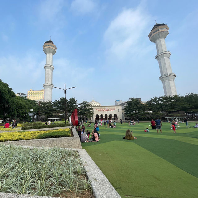 Bandung's Heartbeat: Alun-alun Chronicles