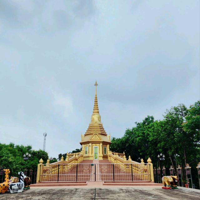 มหาธาตุ​เจดีย์สีทอง