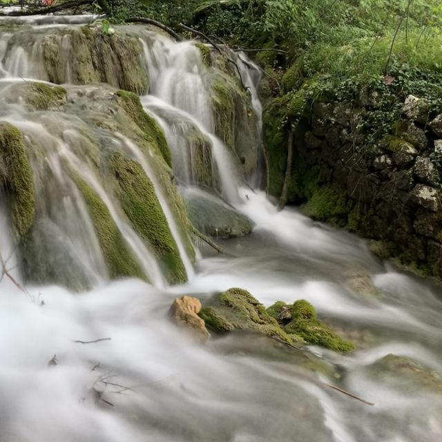 Great walk admidst waterfalls & emerald lakes