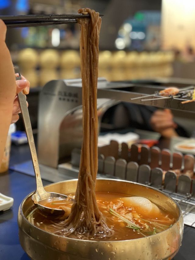 【白玉串城】🇰🇵 驚喜自動旋轉燒烤店✨