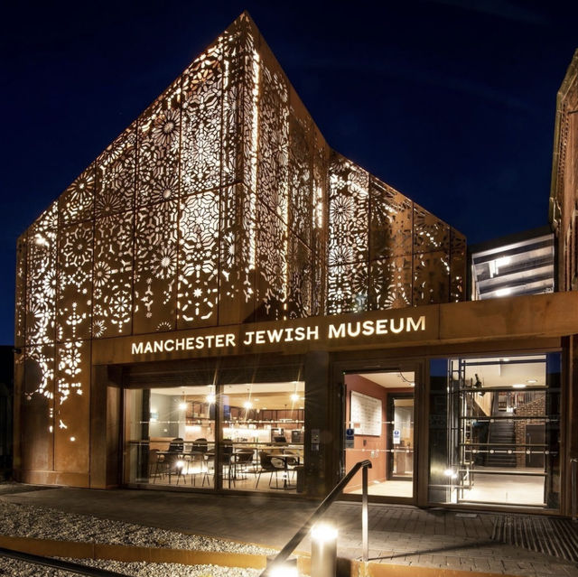 A respectful visit to the museum
