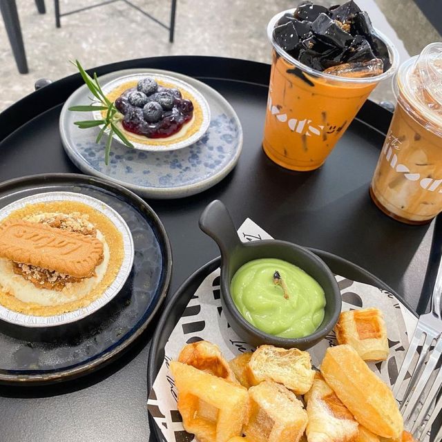 「鬆餅與咖啡，完美下午茶，快來看看」
