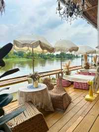 นั่งเรือไปคาเฟ่กัน มองน้ำ’Cafe 