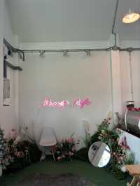 Pause cafe and homestay