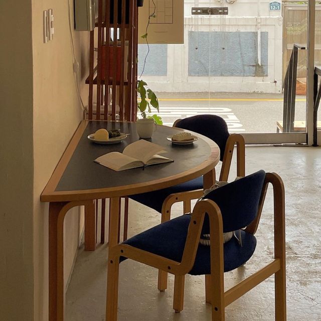 「市中心非常受歡迎的咖啡店，服務好」