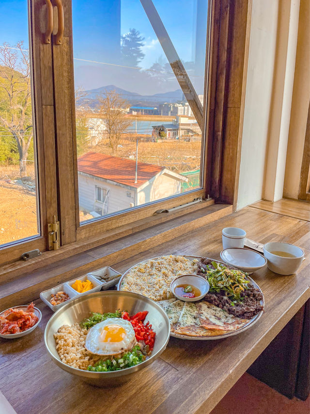 산 아래 있는 맛집, 마운틴 뷰가 멋진 퓨전 한식집 사나래 