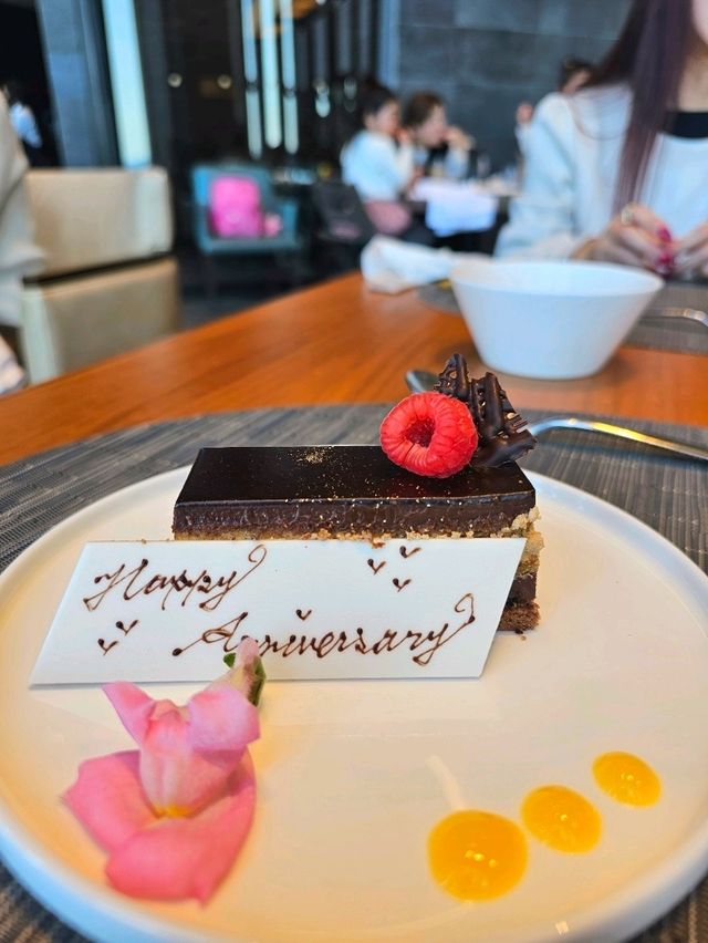 【大阪/幸せになれる】行かないと損？高級パフェ作りたい放題、食べ放題！のスイーツビュッフェ🍨✨️