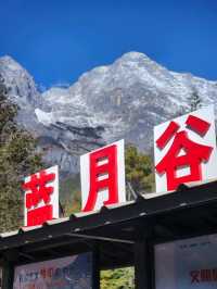 푸른 물에 비치는 설산이 매력적인 중국의 스위스, 람월곡