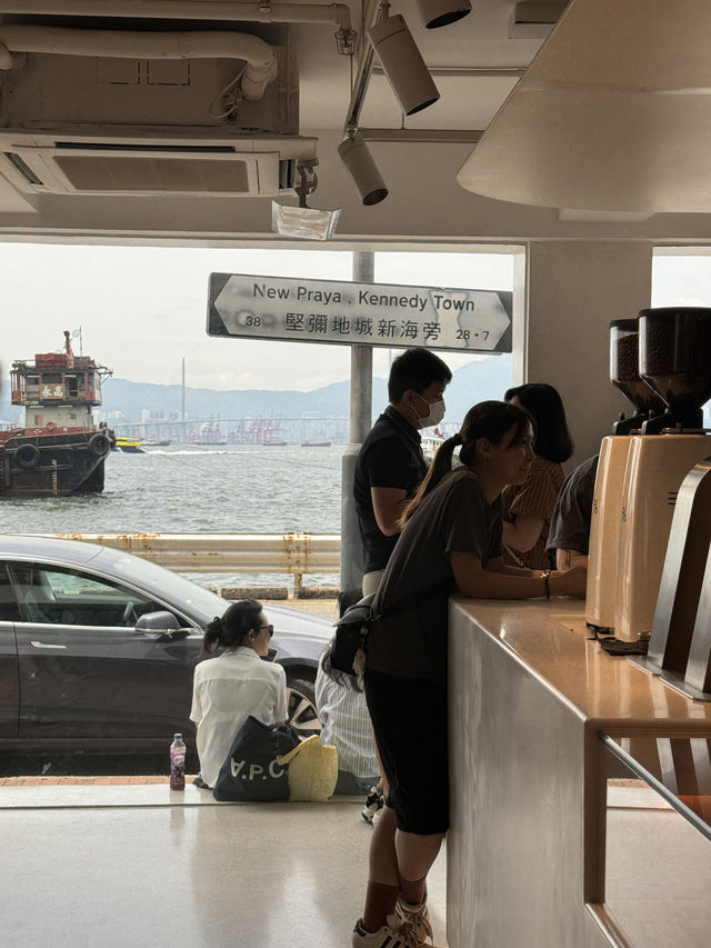 바다를 보며 힐링하는 홍콩 케네디타운 카페