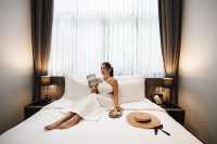 Ten Six Hundred Hotel