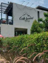 Café Laura Bar & Restaurant คาเฟ่สวยสไตล์อังกฤษ