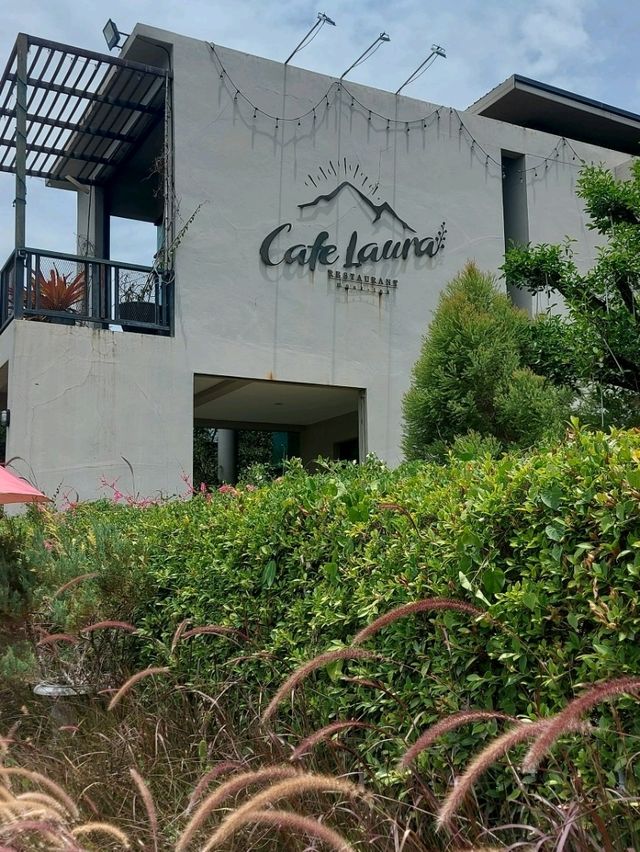 Café Laura Bar & Restaurant คาเฟ่สวยสไตล์อังกฤษ