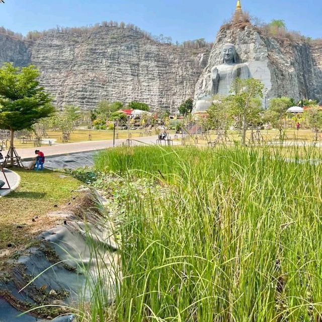 พระพุทธรูปแกะสลัก ณ วัดเขาทำเทียม