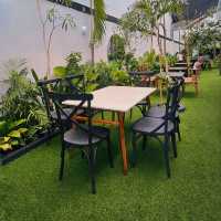 BUN KOPI | IT HAS A SPACIOUS AREA WITH BOTH INDOOR & OUTDOOR SEATING