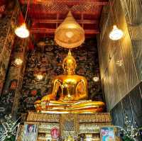 สักการะพระศรีศากยมุนี ที่วัดสุทัศนเทพวราราม 