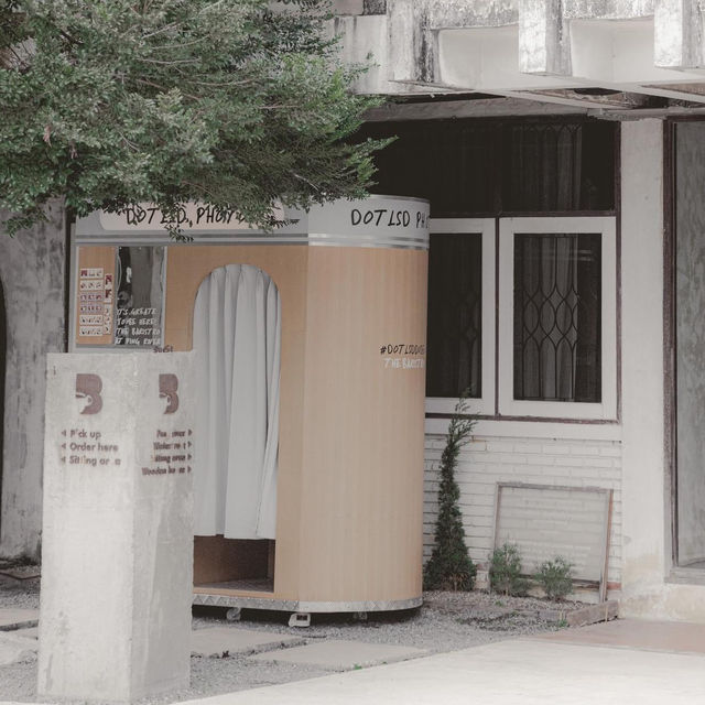 ☕️ร้านกาแฟสไตล์มินิมอลที่ตั้งอยู่ริมแม่น้ำปิง 