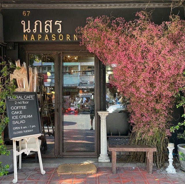 Flora cafe in the Flower Market BKK