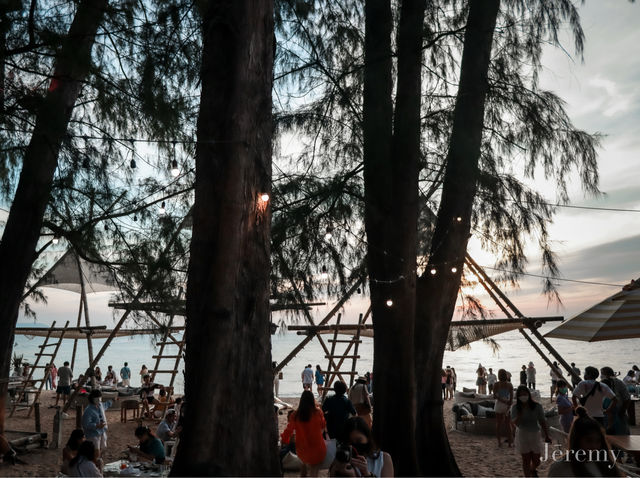 รีวิว Cave Beach Club 