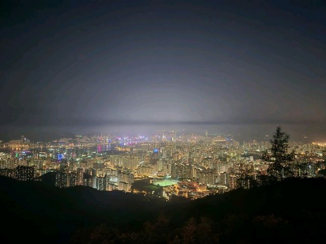 飛鵝山欣賞景色萬千變化的日落晚霞