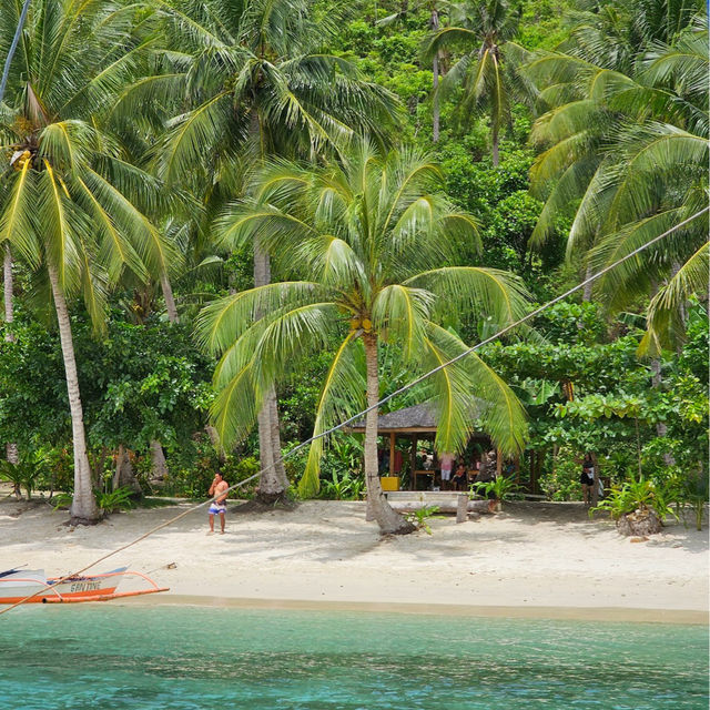 Island Hopping in Port Barton 