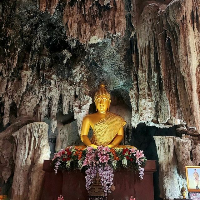 ชมหินงอกหินย้อย วัดถ้ำพุหว้า กาญจนบุรี