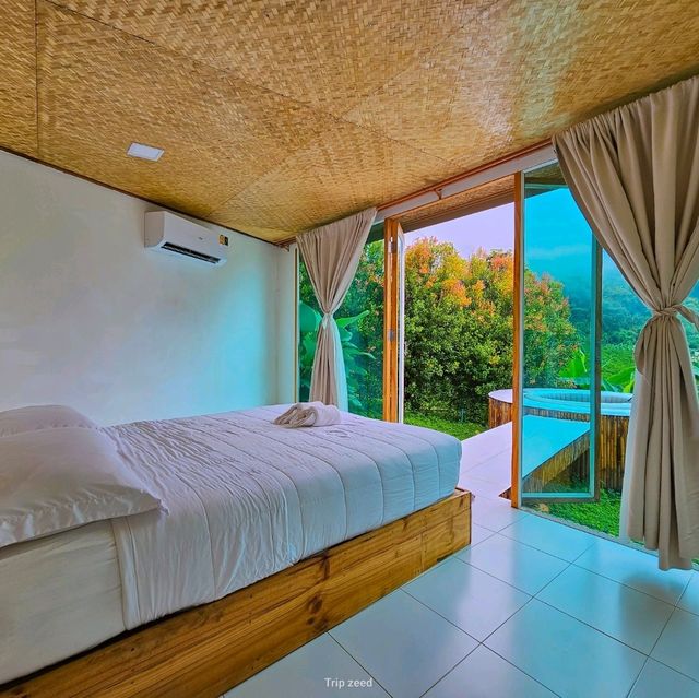 ที่พักโอบล้อมด้วยขุนเขา สัมผัสไอหมอก